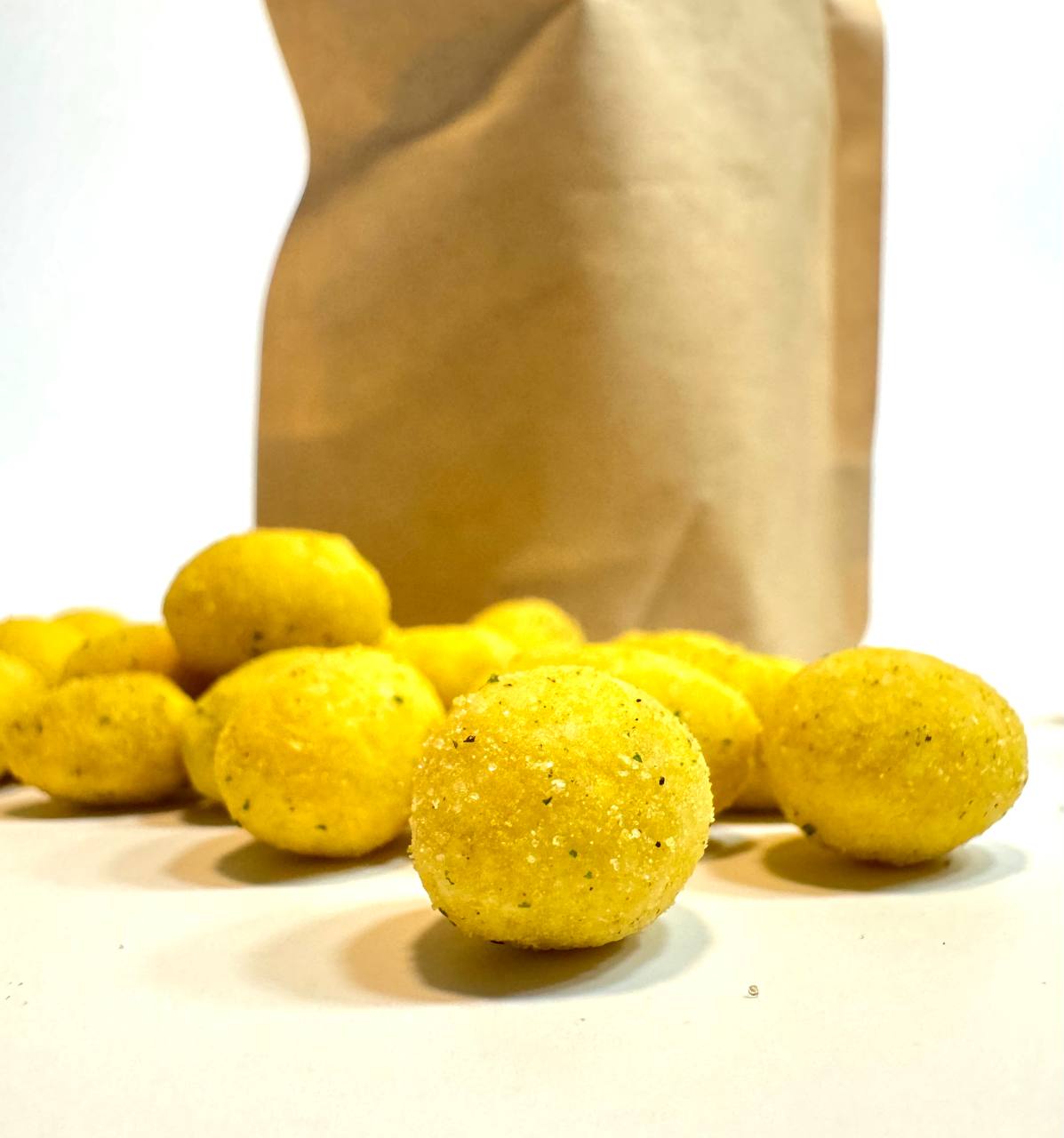 Cacahuetes rebozados en una masa con crema agria, 150 g