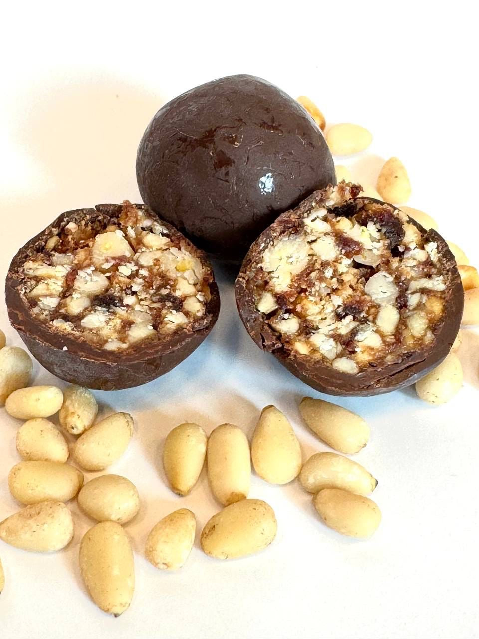 Tierno asado con miel y piñones bañado en chocolate, 5 piezas surtidas (espino amarillo, arándanos rojos, arándanos azules)