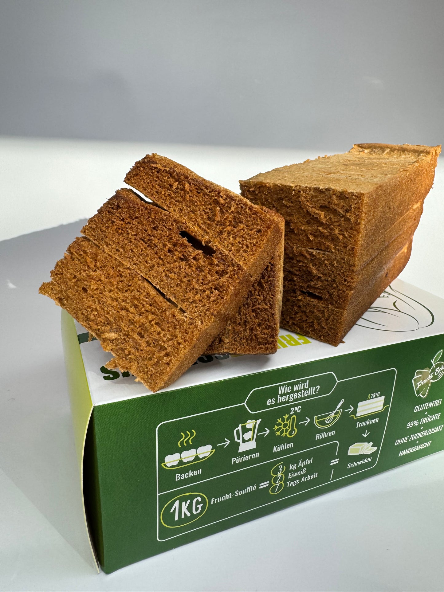 Soufflé de frutas con manzana al horno, sin gluten y sin azúcar añadido.